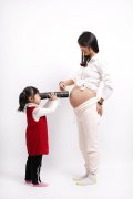 中国全面放开二胎政策 允许普遍二孩